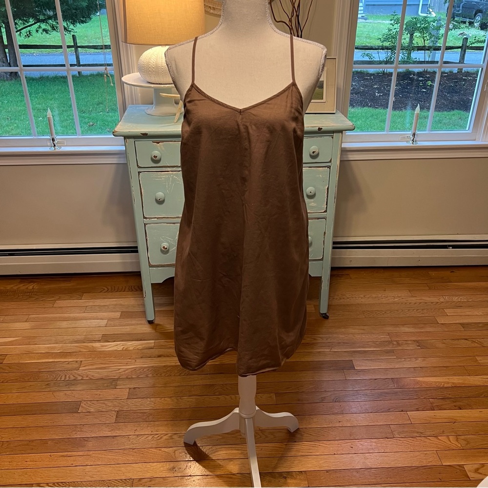 Brown sleeveless summer dress.. Unsure of brand as the only tag says Medium. B12